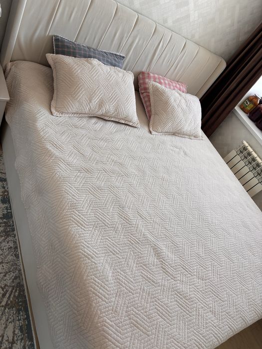 Продам кровать 180/200