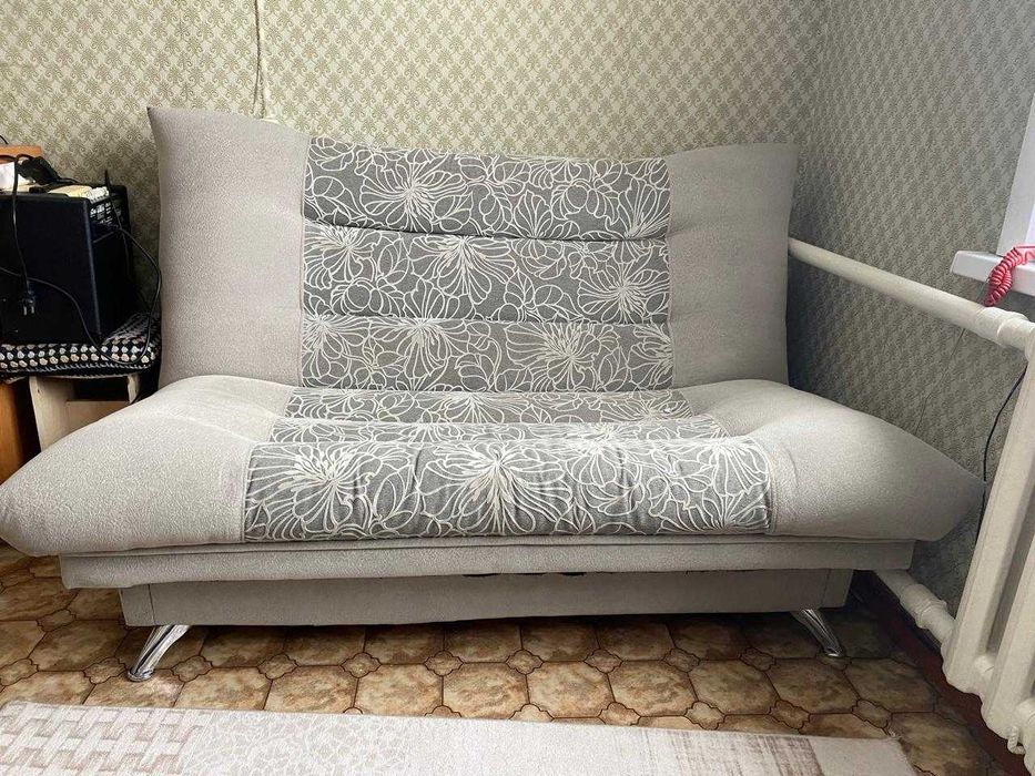 Продам мягкий уголок тройка