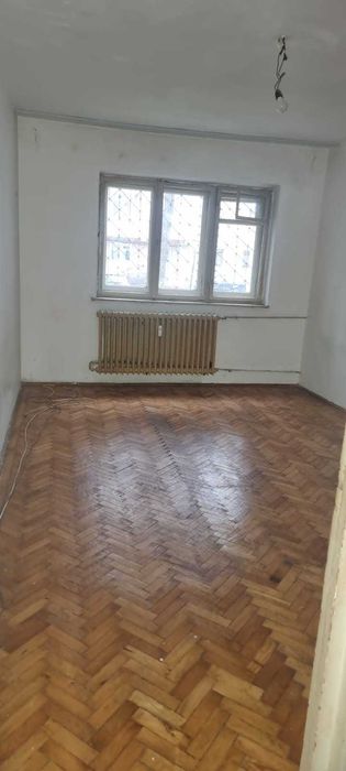 Apartament 3 camere parter Nerenovat