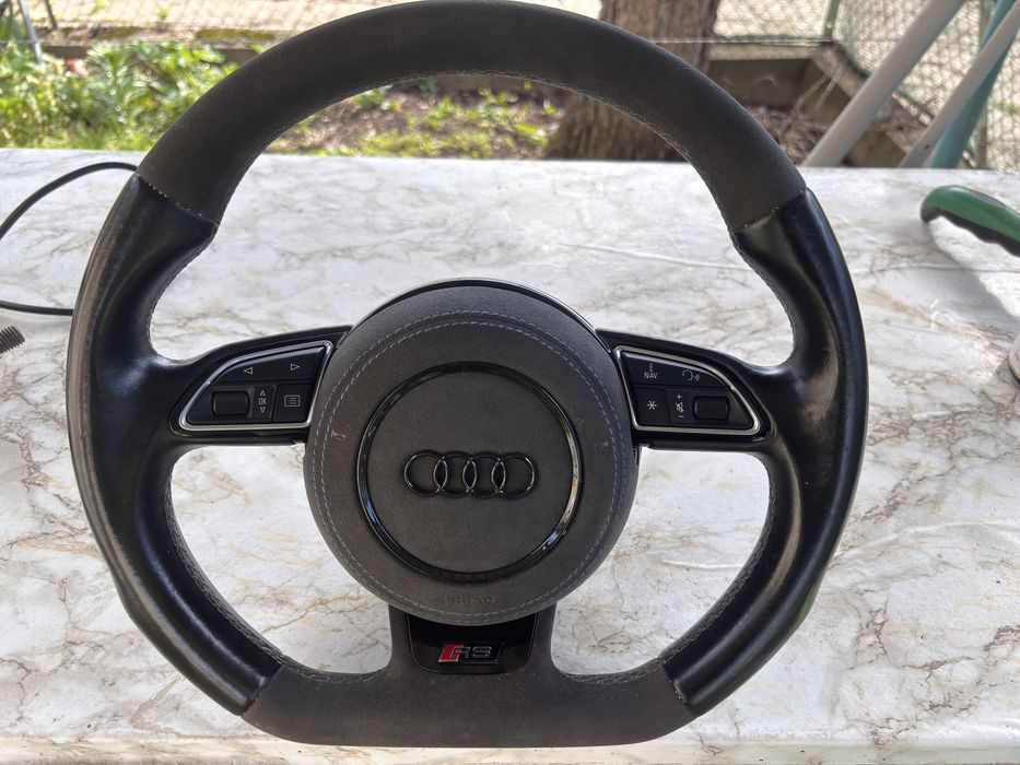 Audi RS3    волан