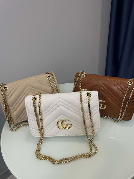 Чанти от всички модели и портмонета