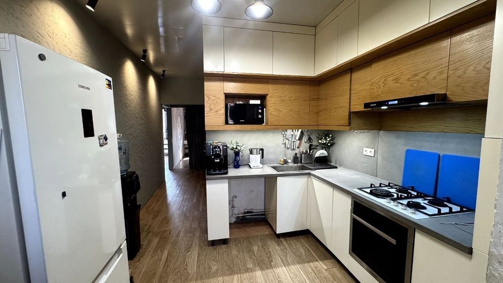 Карасу 4 ,4 комнатная ,93 кв.м  Балкон 2×6