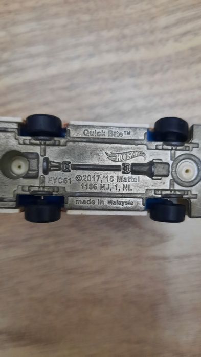 оригинальные 3 машинки хотвилс