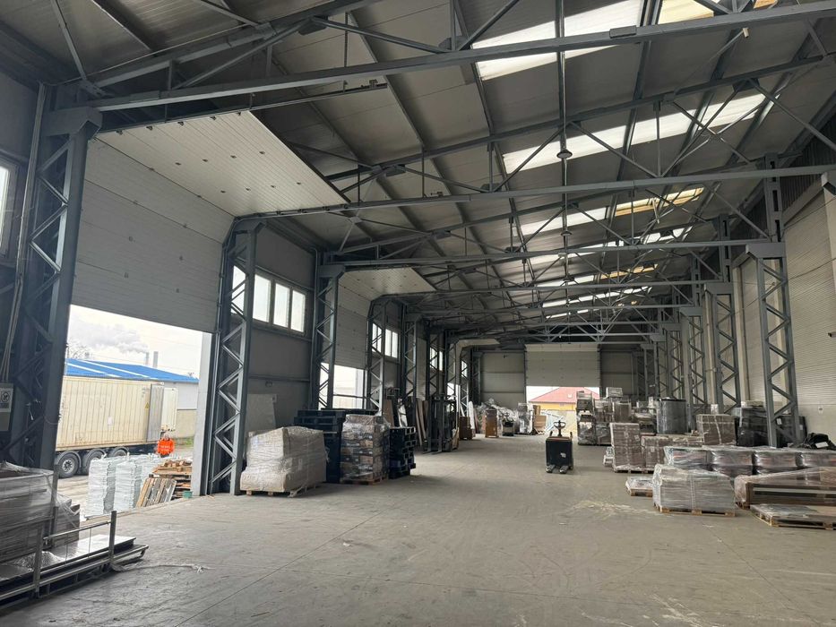 Proprietate industriala de inchiriat 2600 m2 utili : HALA + BIROURI