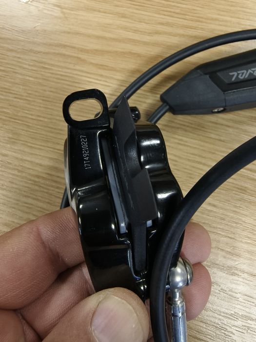 Предна/комплект/ дискови спирачки SRAM Level Silver Stealth с 4 бутала