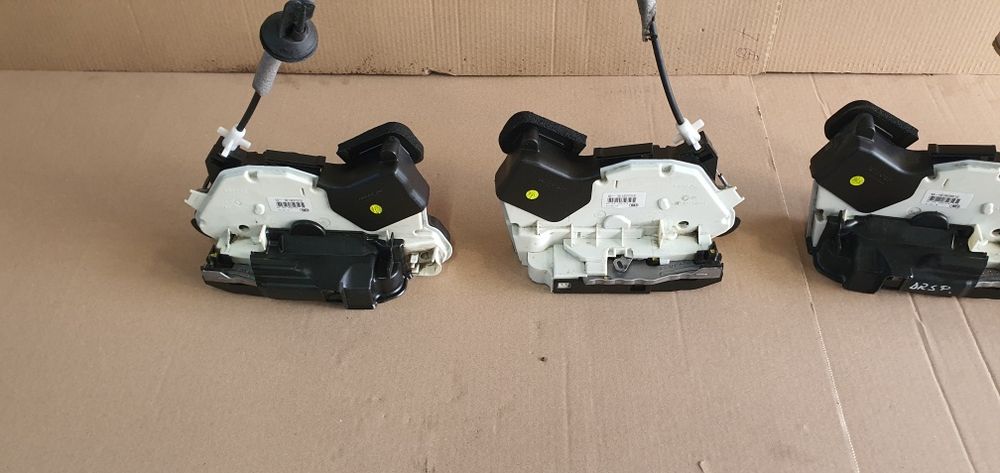 Broasca incuietoare usa fata spate stanga dreapta passat b8