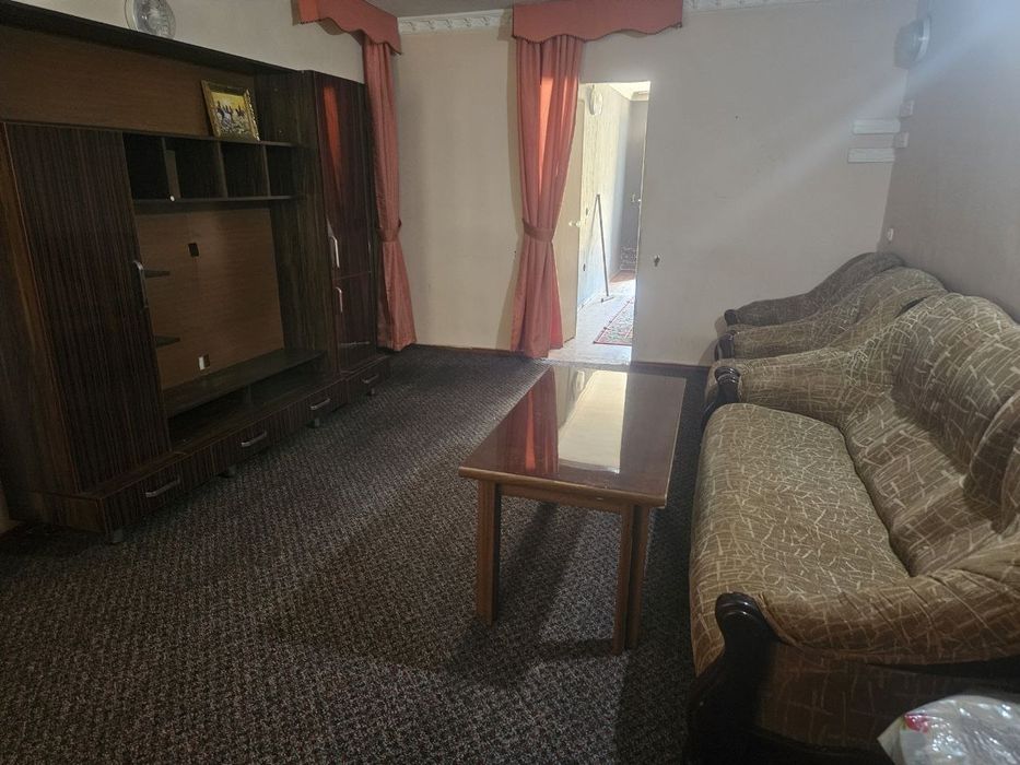 SROCHNA arendaga 1 etajdan 2 xonali uy metroga yaqin