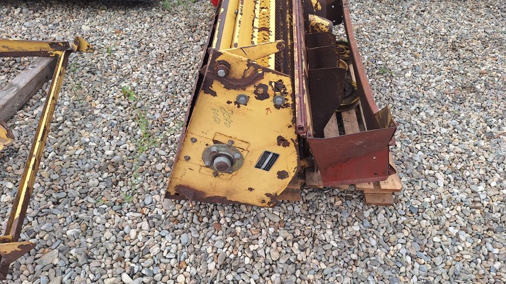 Tocator paie combina New Holland 8070
