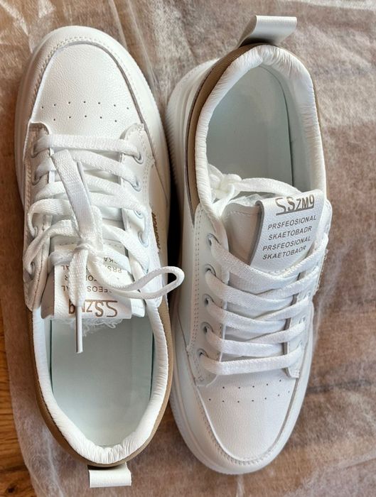 Новые кроссовки 39 размер