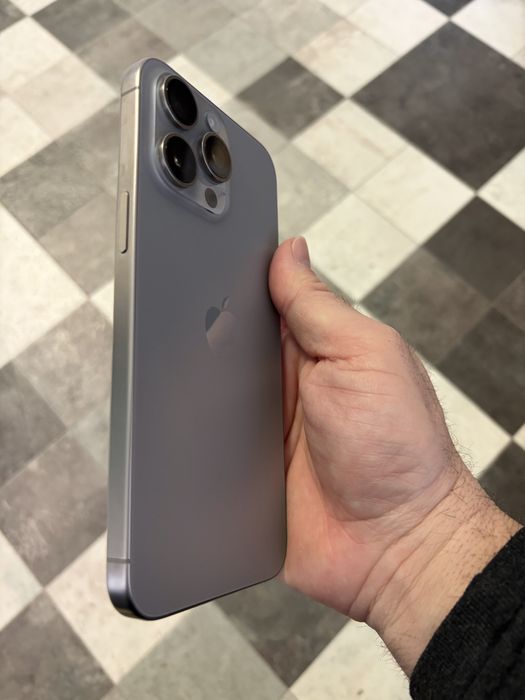 Cadoul ideal iPhone 15 pro max 256 gb baterie 100 stare nou