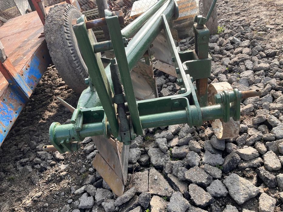 Vând plug pp3/pp4 românesc tractor u650