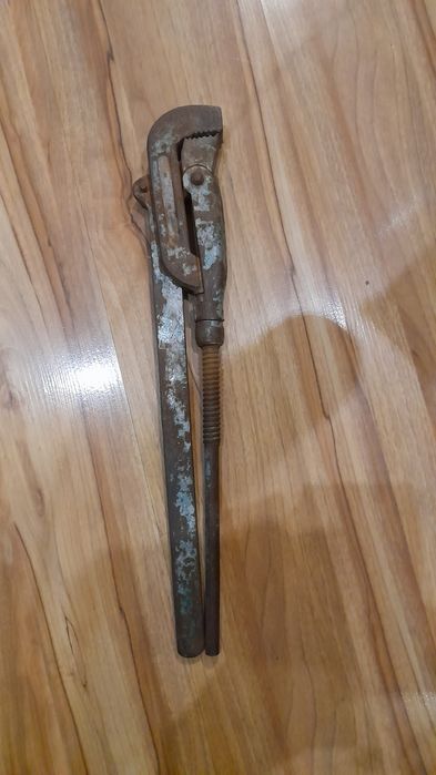 Ръчен ключ за метален водопровод