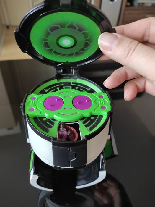 Бакуган,Бен тен,лего минифигурки серия 5 и Monster School минифигурка