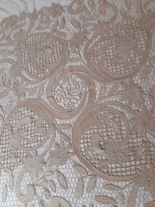 Fata de masa din macrame