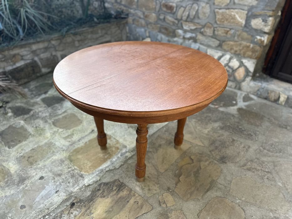 Кръгла разтегателна трапезна маса