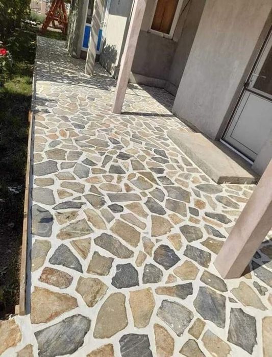 Vând piatră și montez oriunde în Țara.
