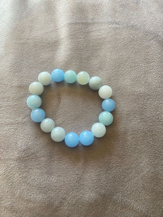 Ръчно изработени гривни с скъпоценни камъни!