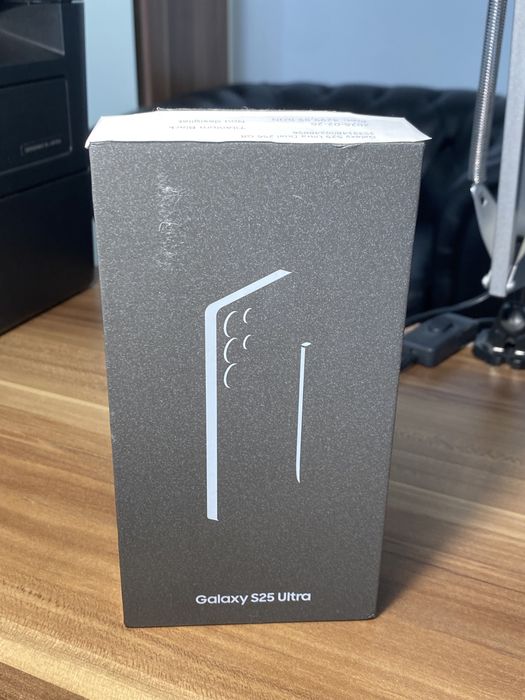 Samsung Galaxy s25 ultra • 256 GB • Titanium Black