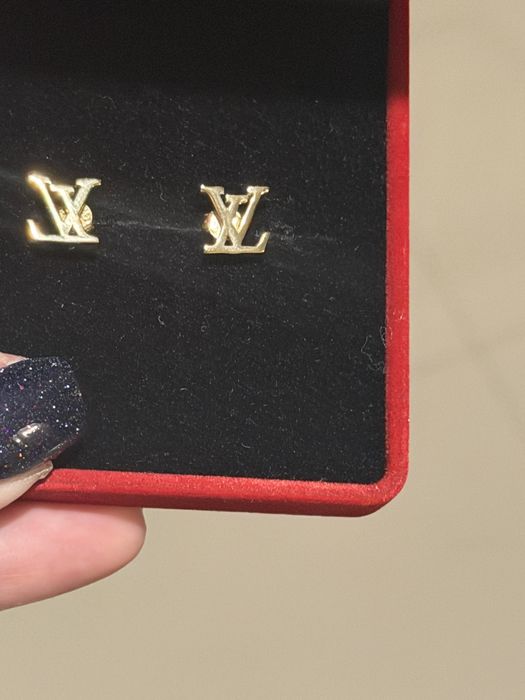 Cercei Louis Vuitton aur inscriptionat