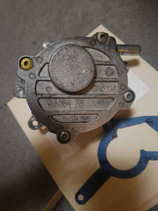 Вакуумна помпа за Мерцедес OM642 A6422300165 за Mercedes W204 / W211 / W212 / W219 / W164 / X164 / W221 3.0 CDI