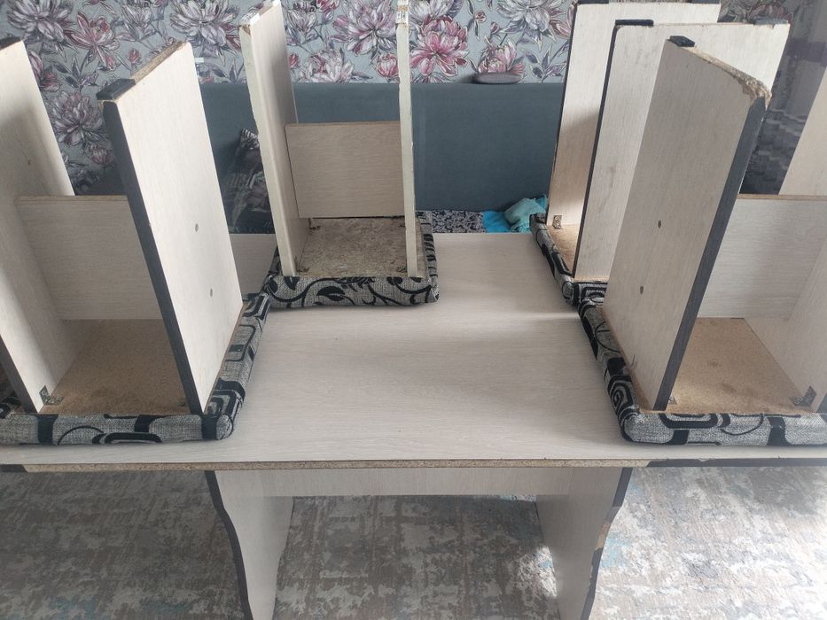 Стол и 4 стулья  в хор сост