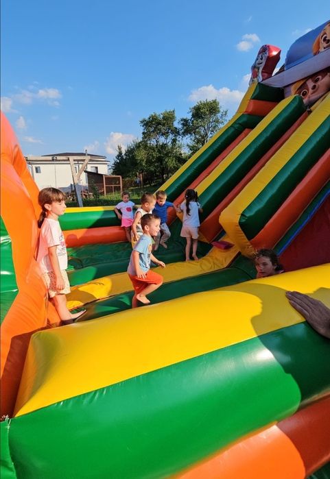 Inchiriez tobogan gonflabil 7.5x5.5x5 patrula catelusilor