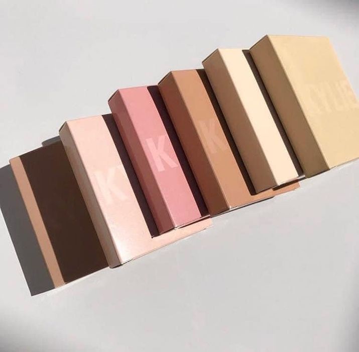 Хайлайтър в кутия с огледало 6 цвята на KYLIE cosmetics