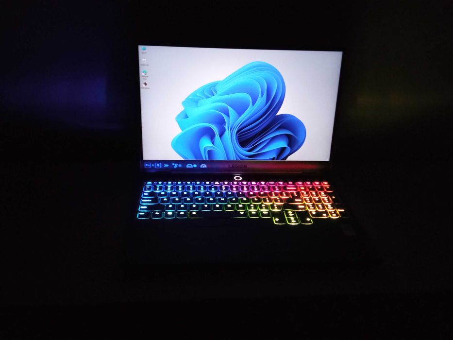 Laptop I9 32GB ram LEGION EXTREM GAMING nvme SSD 1000GB placa video dedicata NVIDIA RTX ecran 15.6 inch 144Hz RATA REFRESH 2 placi video 7 1TERRA