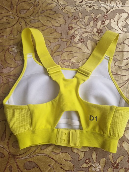 Продам спортивный костюм