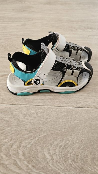 Продаются детские сандали