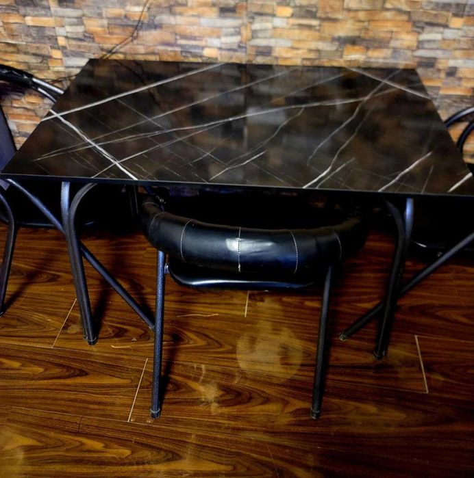 В новом состояние коммлект 1стол 4стула читайте ниже