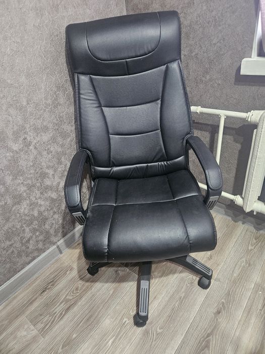Офисный стул в отличном состоянии
