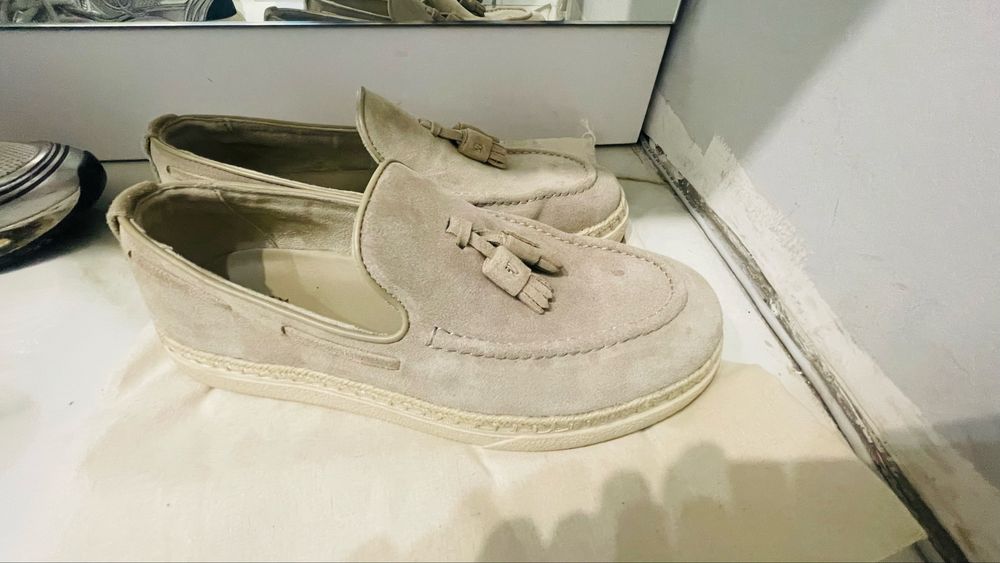 Замшевые лоферы бежевые Zara