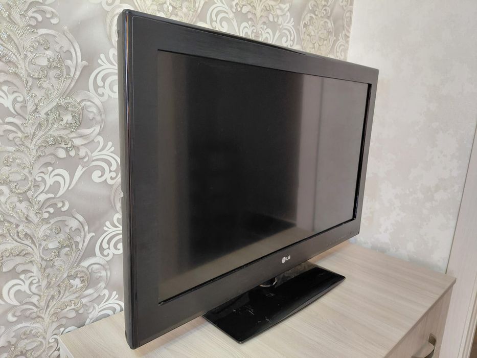 Телевизор ЖК LG в идеальном состоянии
