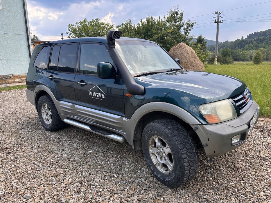 MITSUBISHI Pajero