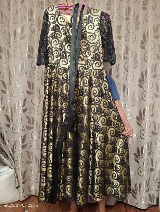 Платья вечерние продаётся