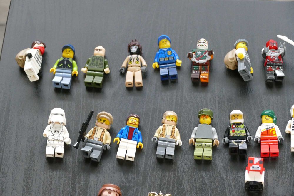 31 figurine LEGO originale + alte figurine
