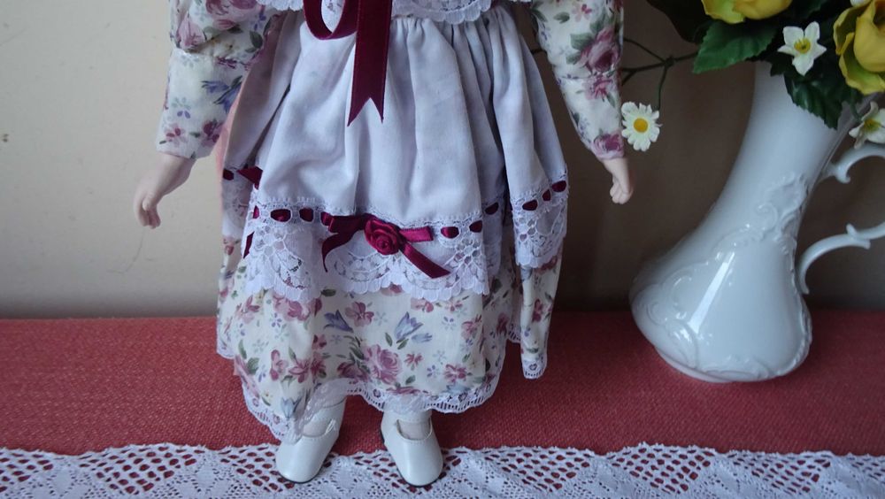 Голяма порцеланова кукла  Внос от Германия.