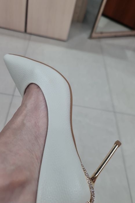 Продаётся шикарные туфли в молочном цвете в 38 размере