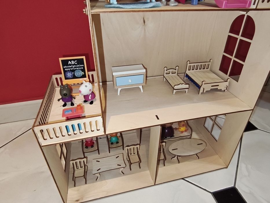 Детска дървена къща за кукли и Peppa Pig