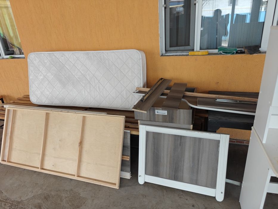 Детский стол и кровать