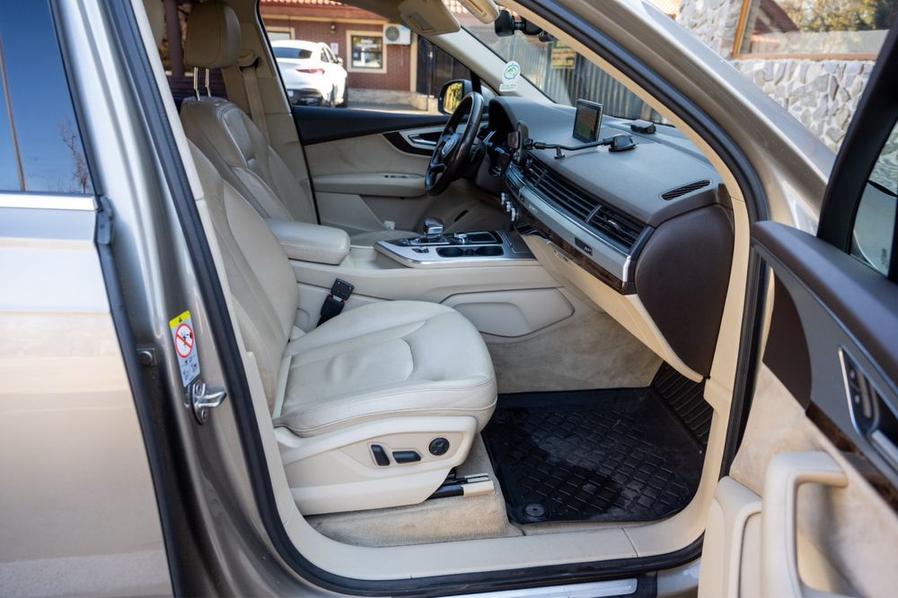 Audi Q7 an 2017 KM REALI