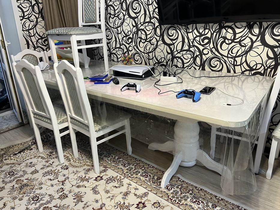 Стол,стулья,шторы и т д