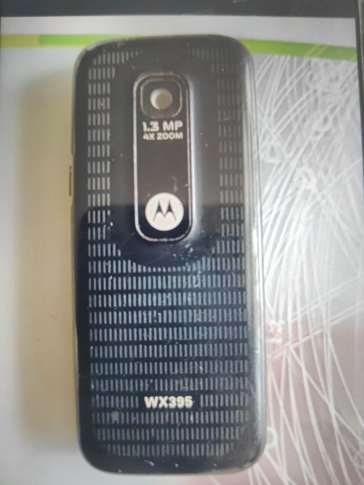 Telefon Motorola cu camera, mic, compact, robust, practic