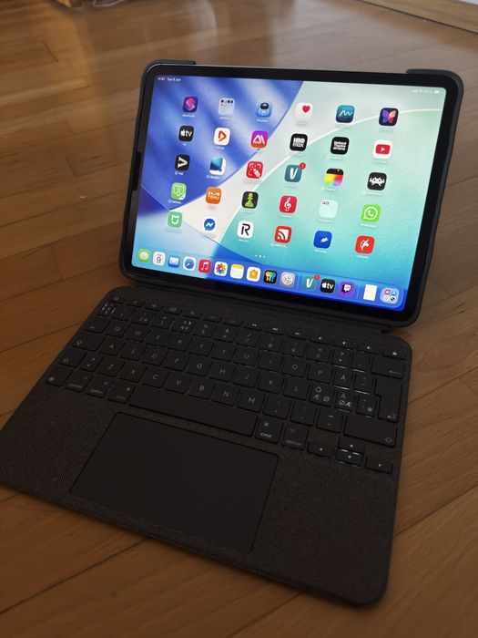iPad Pro 11" + Apple Pencil 2 + Logi Combo Touch
