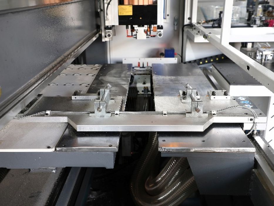 Сверлильно-присадочный центр с ЧПУ JIYU CD-612US