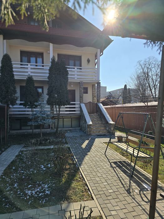 Casa  cărămidă D+P+E+M 356 m2, bucătărie de vara 58m2, teren 385 m2