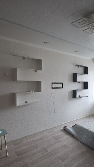 Настенные полочки в отличном состоянии