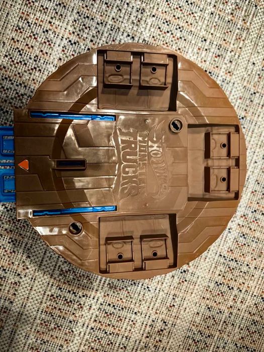 Hot Wheels Monster Trucks Stunt Tire Playset.