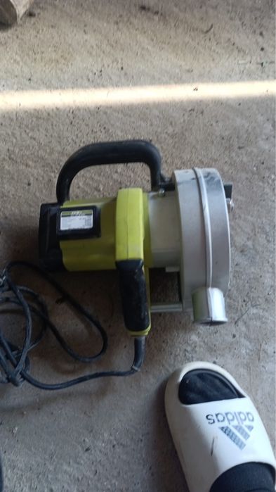 Продам штрабарез в илеальном состояние